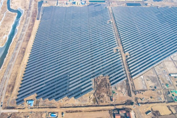 全球足跡 | 鹽堿地上的“經(jīng)濟秘鑰”！陽光能源首個鹽光互補供貨項目